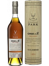 Коньяк Ше N° 8 Пти Шампань Сингл Баррел, выдержка 21 год 43% 0,7л подарочная упаковка (туба) Коньяк Ше N° 8 Пти Шампань Сингл Баррел, выдержка 21 год 43% 0,7л подарочная упаковка (туба)